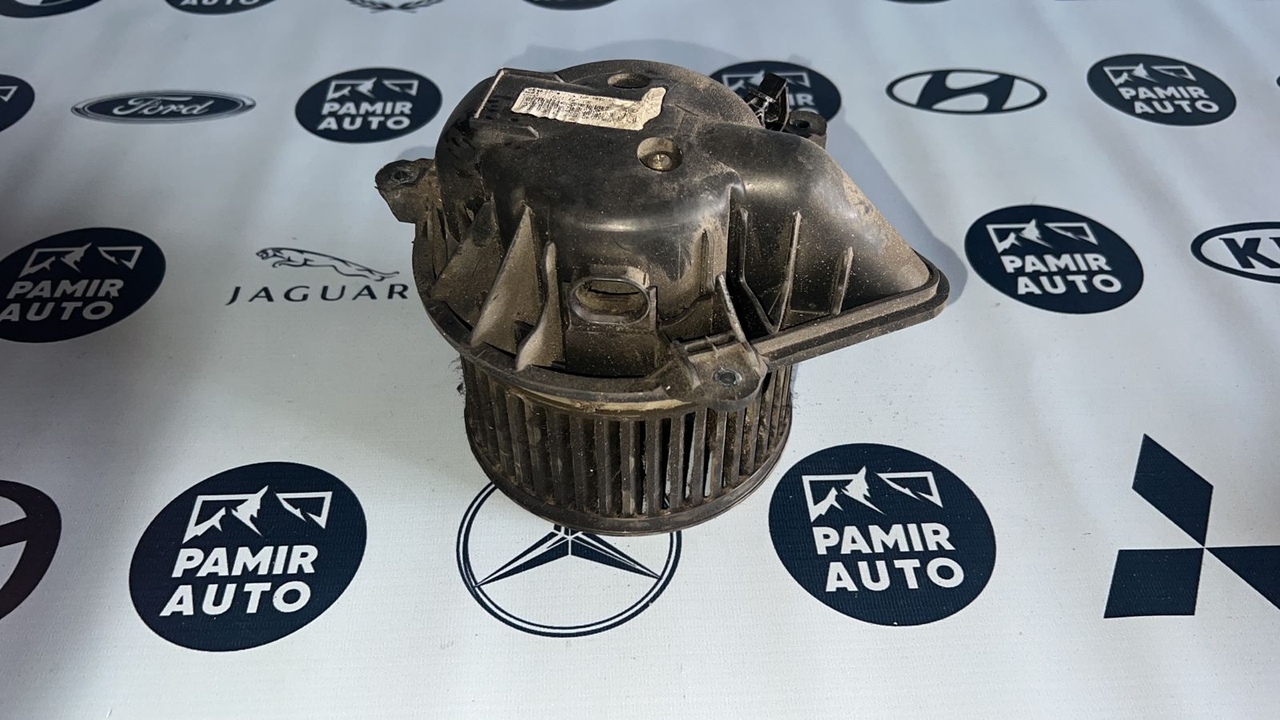 Моторчик отопителя Opel Vivaro/A 2001-2014