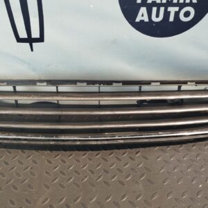 Решетка в бампер центральная Opel Zafira/B 2005-2014