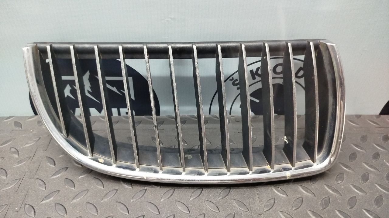 Решетка радиатора правая BMW 3/E90 2004-2013