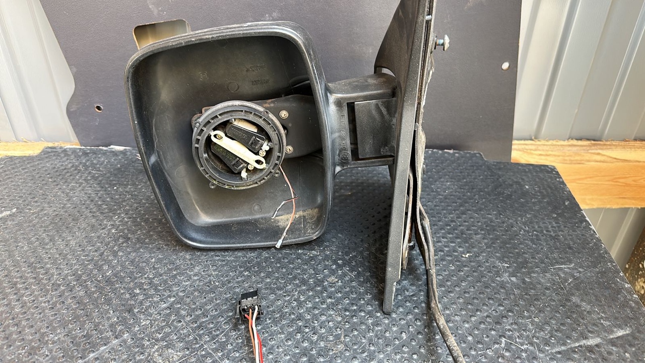Зеркало левое Mercedes Vito/W638 1996-2003
