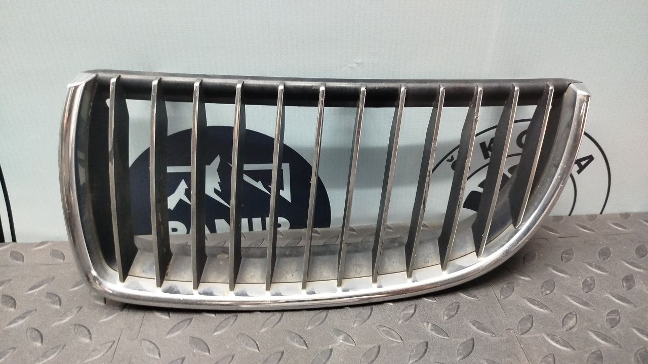 Решетка радиатора левая BMW 3/E90 2004-2013