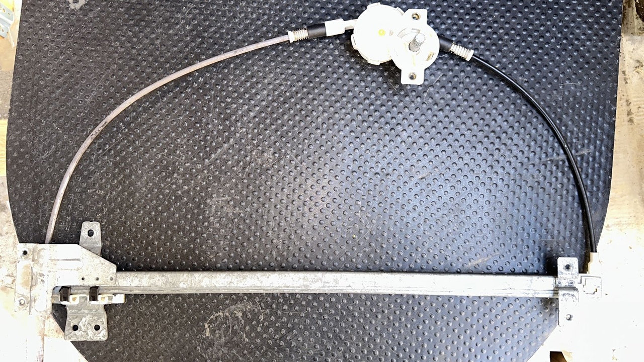 Стеклоподъемник передний правый Mercedes Vito/W638 1996-2003