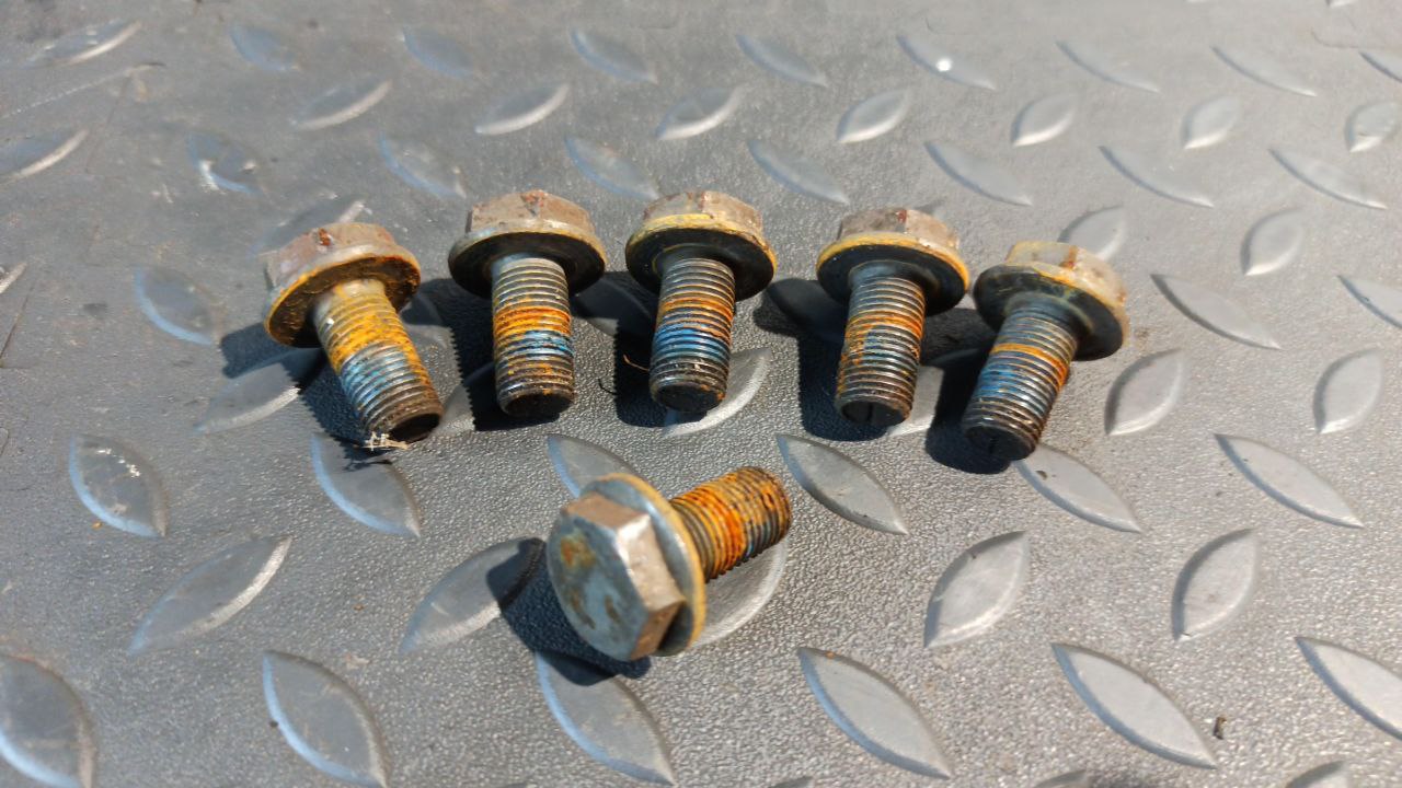 Болт маховика Volkswagen Golf/5 2003-2009