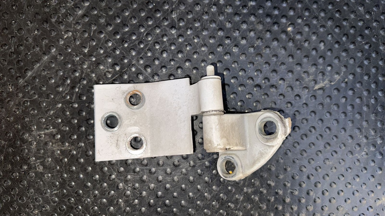 Петля двери передняя правая верхняя Mercedes Vito/W638 1996-2003