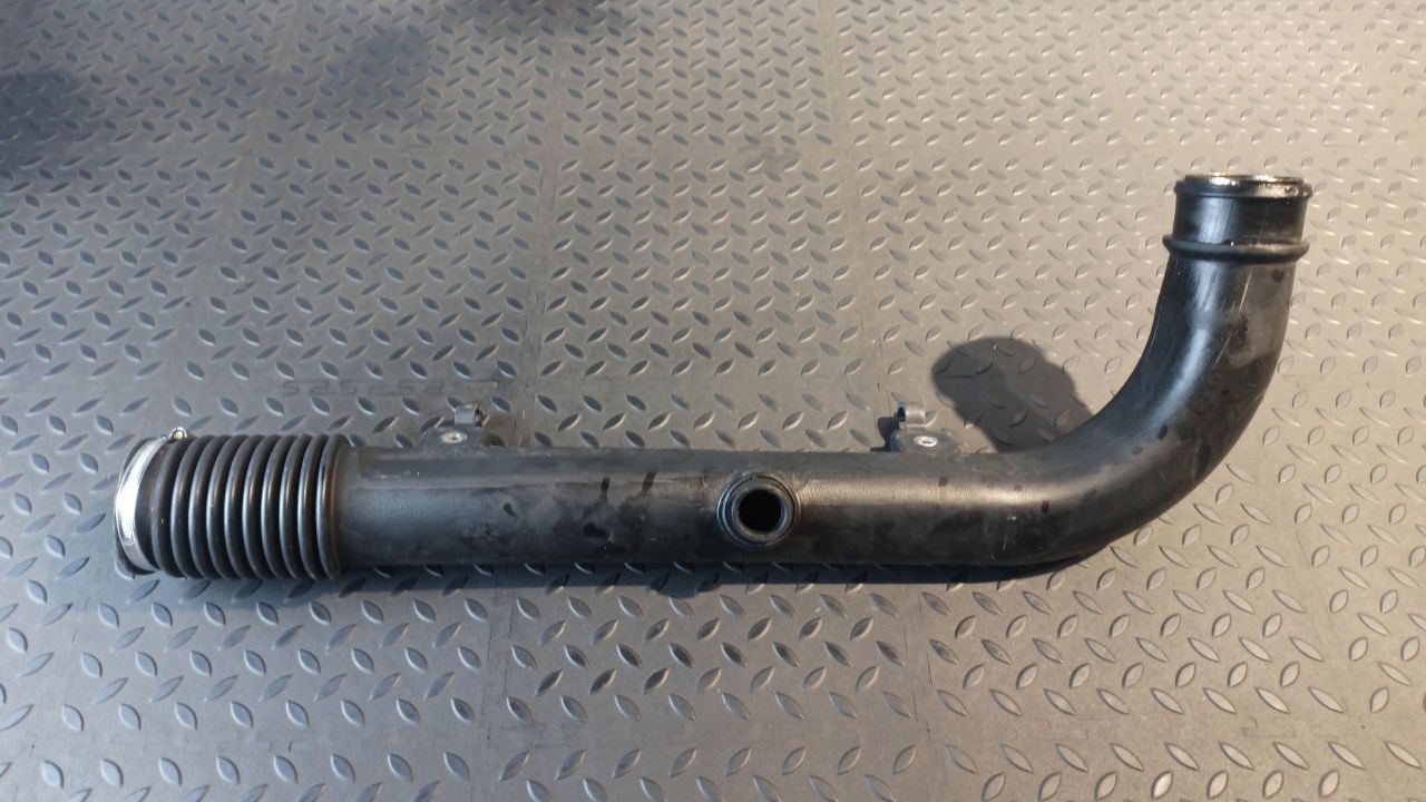 Патрубок воздушного фильтра Mercedes Vito/W638 1996-2003