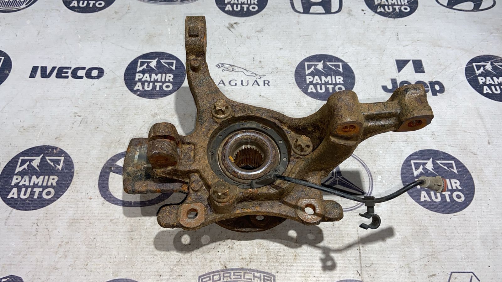 Кулак поворотный передний левый Opel Zafira/B 2005-2014