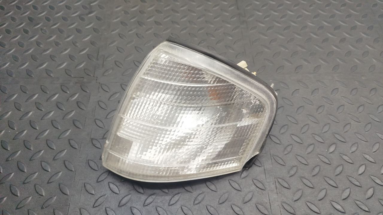 Поворотник левый Mercedes C/W202 1993-2001