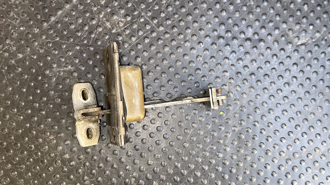 Ограничитель двери передний правый Mercedes Vito/W638 1996-2003