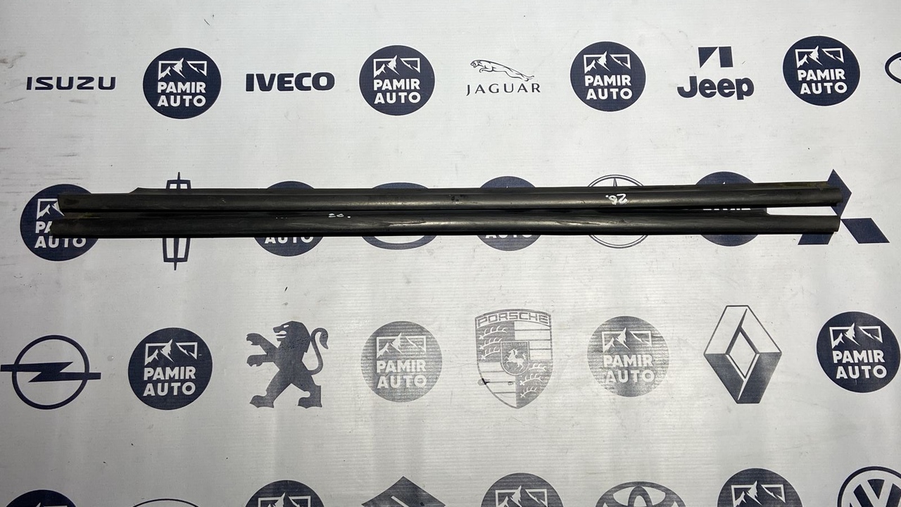 Уплотнитель двери передний Opel Astra/H 2004-2014