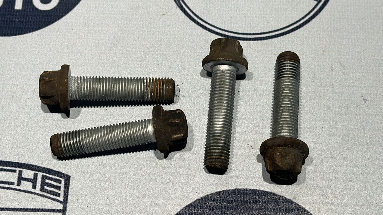 Болт подвески передний Opel Astra/H 2004-2014