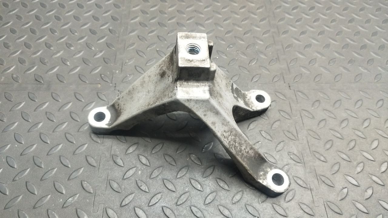 Кронштейн двигателя Ford Focus/2 2004-2011