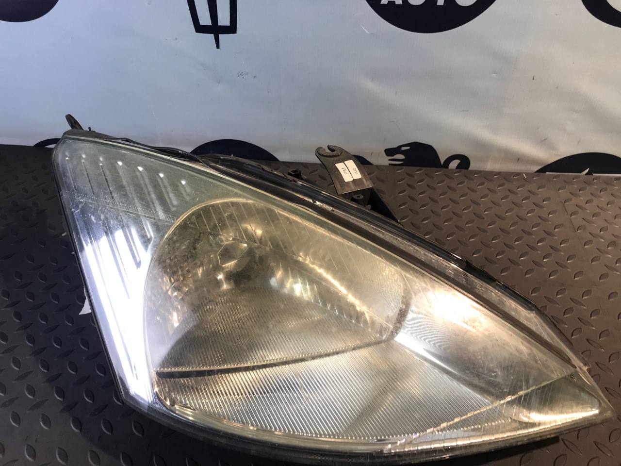 Фара правая Ford Focus 1998-2007