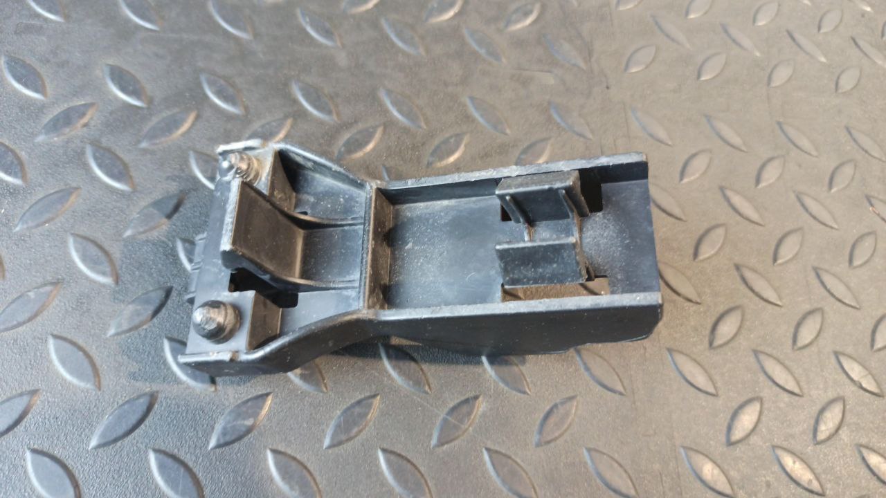 Кронштейн бампера задний Opel Vectra/C 2002-2008