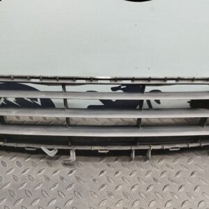 Решетка в бампер центральная Opel Astra/H 2004-2014