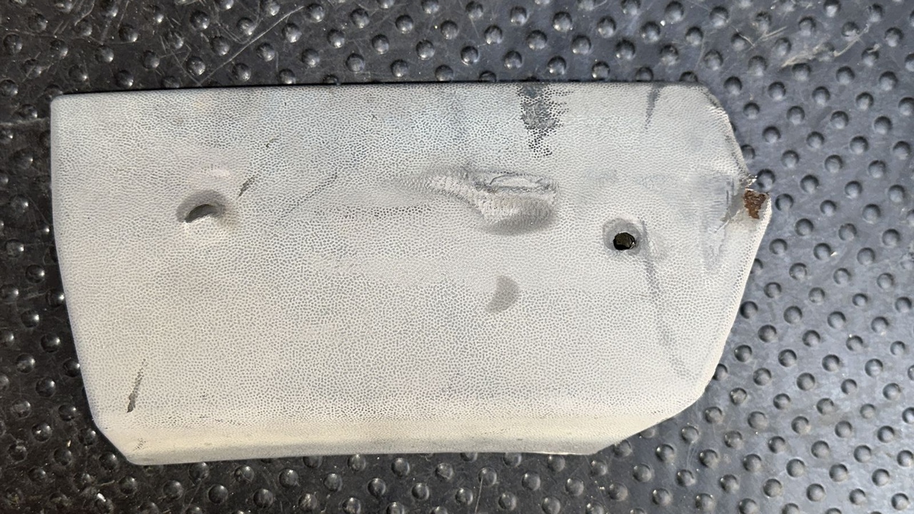 Накладка петли багажника левая Mercedes Vito/W638 1996-2003