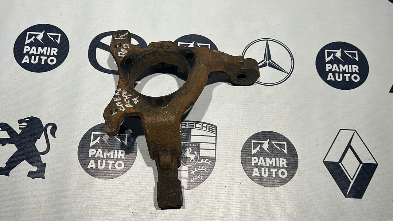 Кулак поворотный передний правый Opel Astra/H 2004-2014