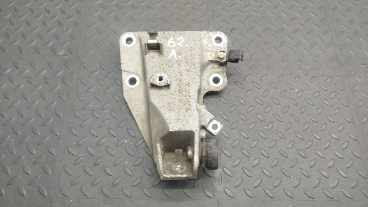 Кронштейн двигателя BMW 3/E90 2004-2013