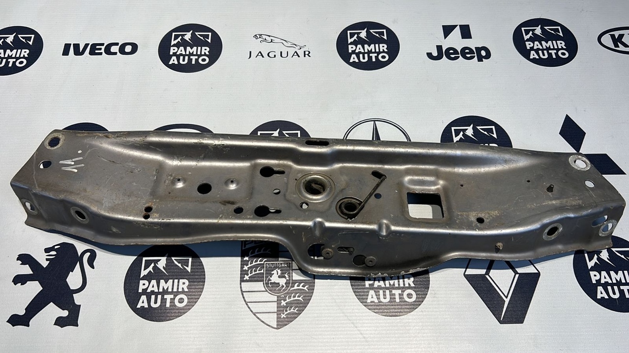 Панель передняя (Телевизор) верхняя часть Opel Astra/H 2004-2014