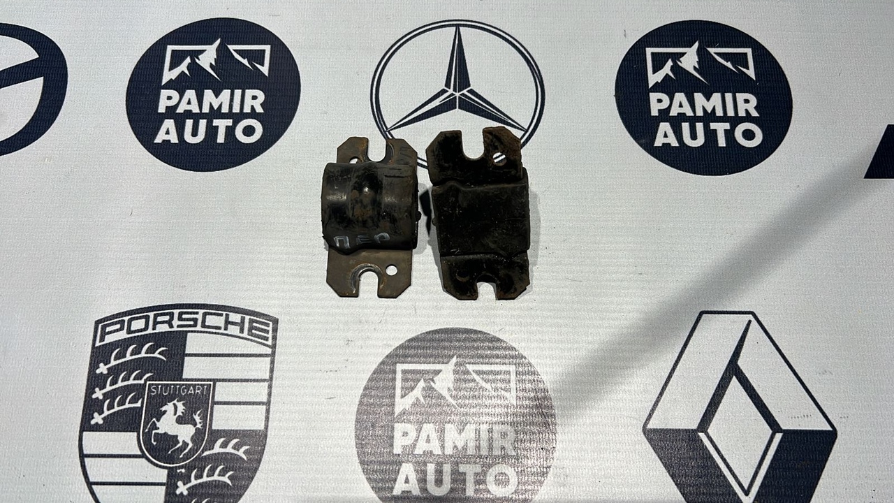 Кронштейн крепления стабилизатора передний Opel Astra/H 2004-2014