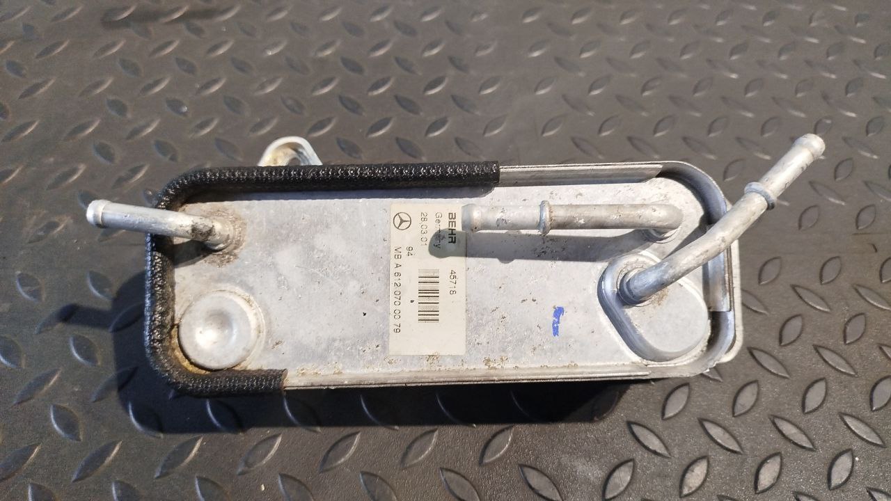 Радиатор масляный (Теплообменник) Mercedes C/W203 2000-2008