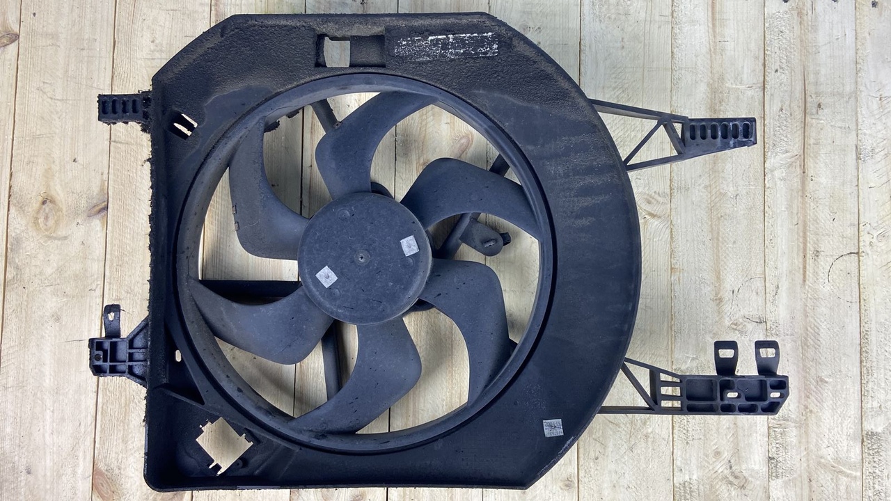 Вентилятор радиатора Opel Vivaro/A 2001-2014