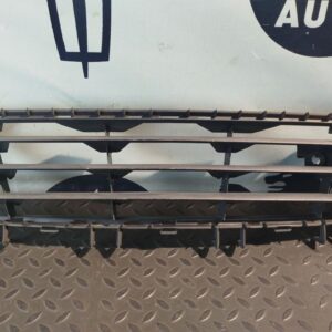 Решетка в бампер центральная Opel Astra/H 2004-2014