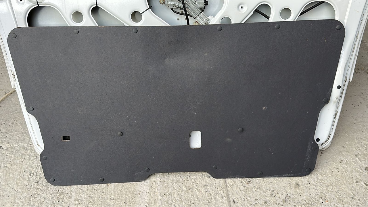 Обшивка двери багажника Mercedes Vito/W638 1996-2003