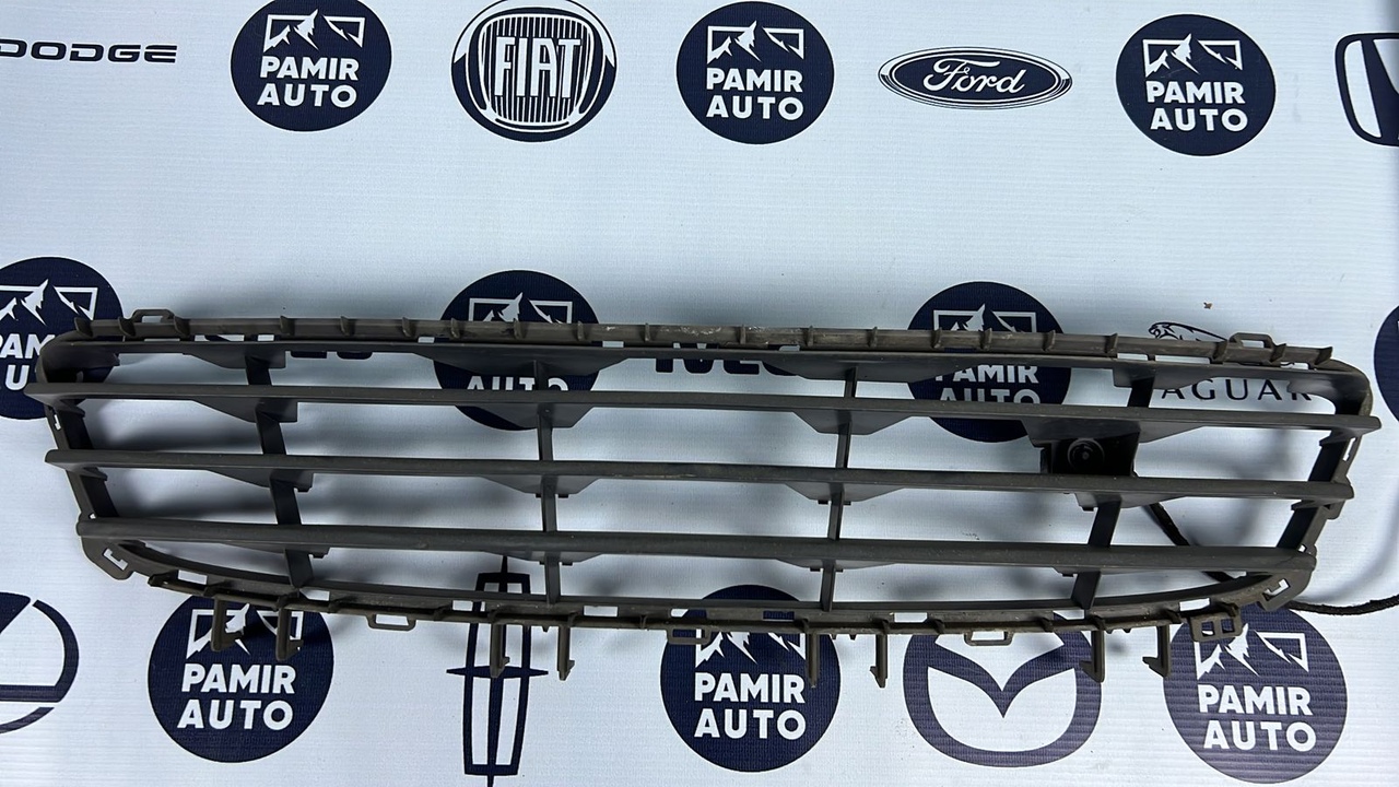 Решетка в бампер центральная Opel Astra/H 2004-2014