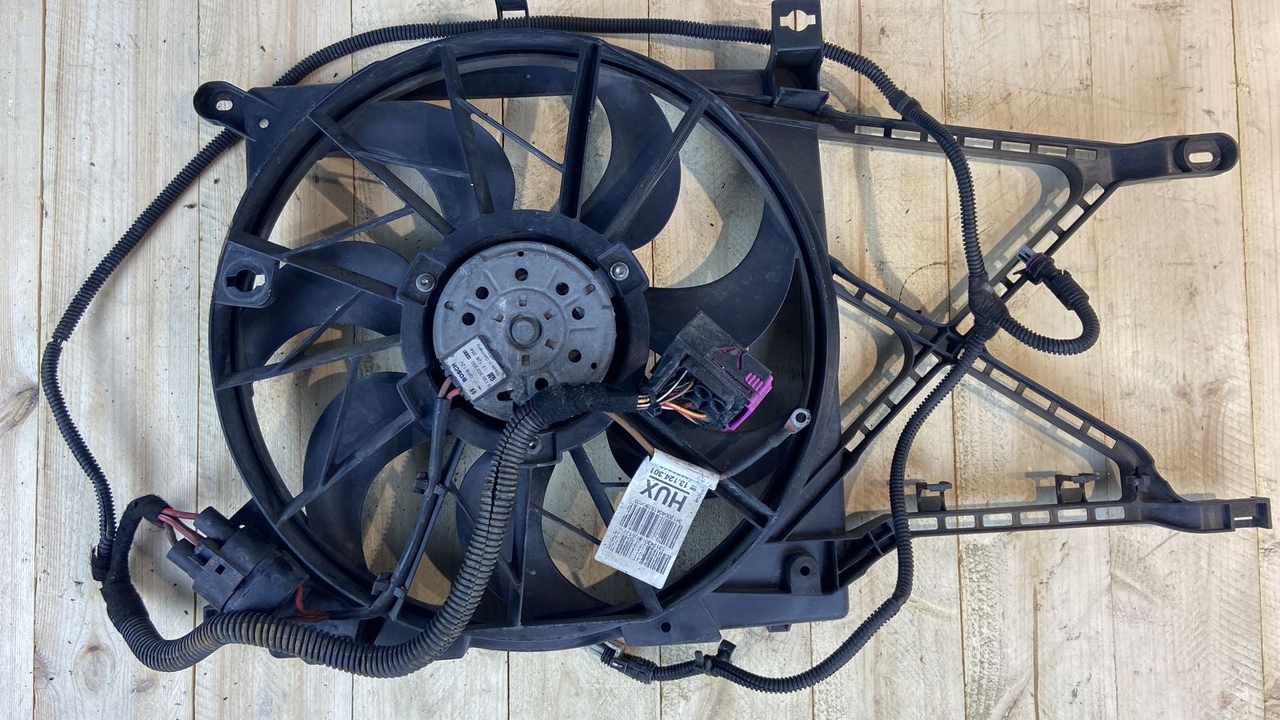 Вентилятор радиатора Opel Astra/H 2004-2014