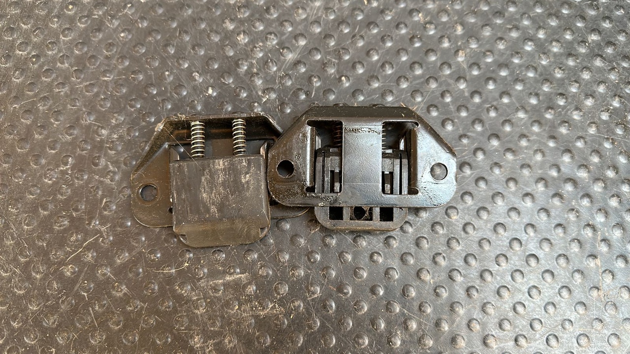 Отбойник двери багажника Mercedes Vito/W638 1996-2003