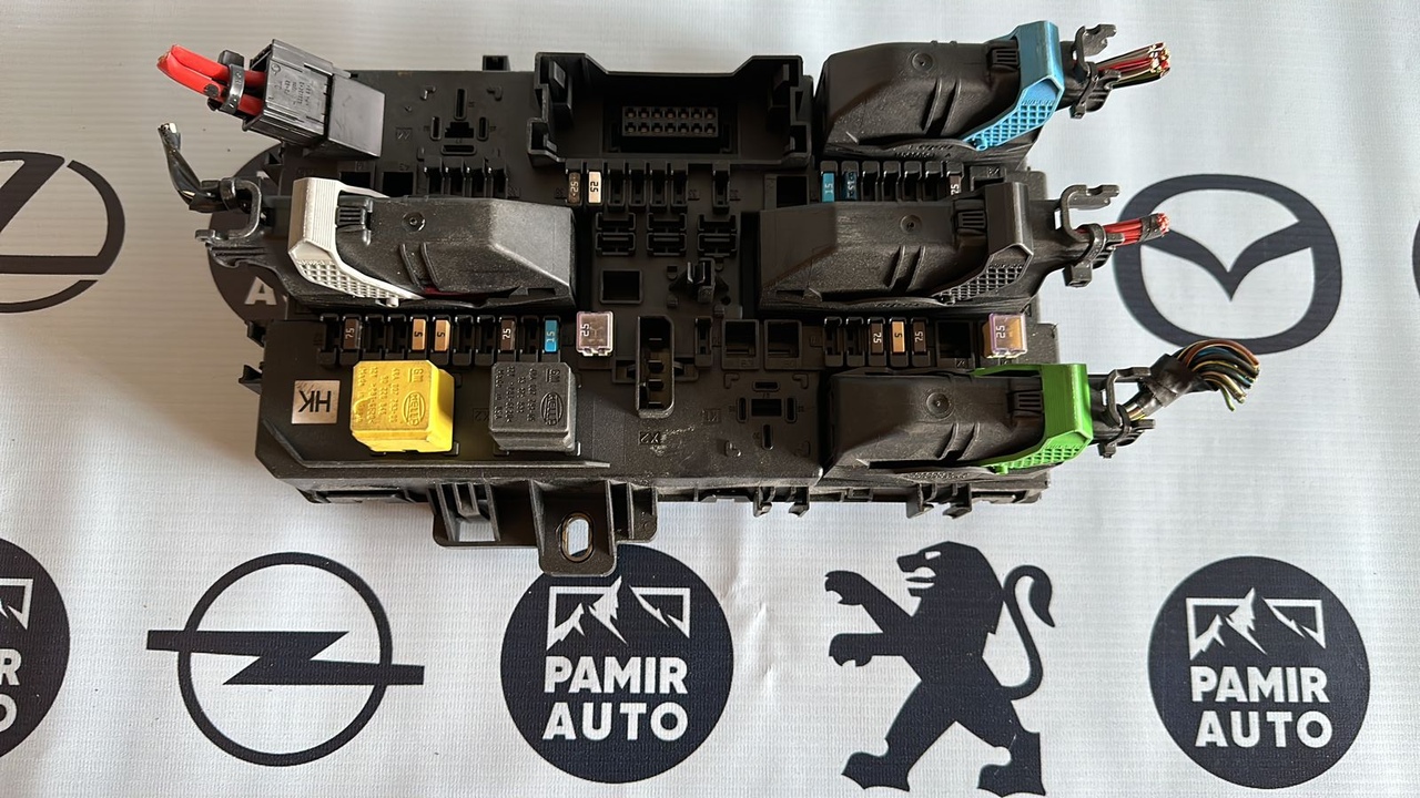 Блок предохранителей Opel Astra/H 2004-2014
