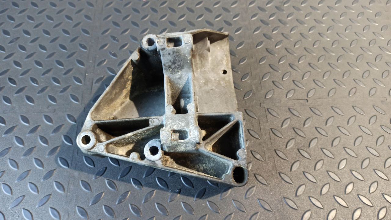 Кронштейн компрессора кондиционера BMW 3/E46 1998-2007