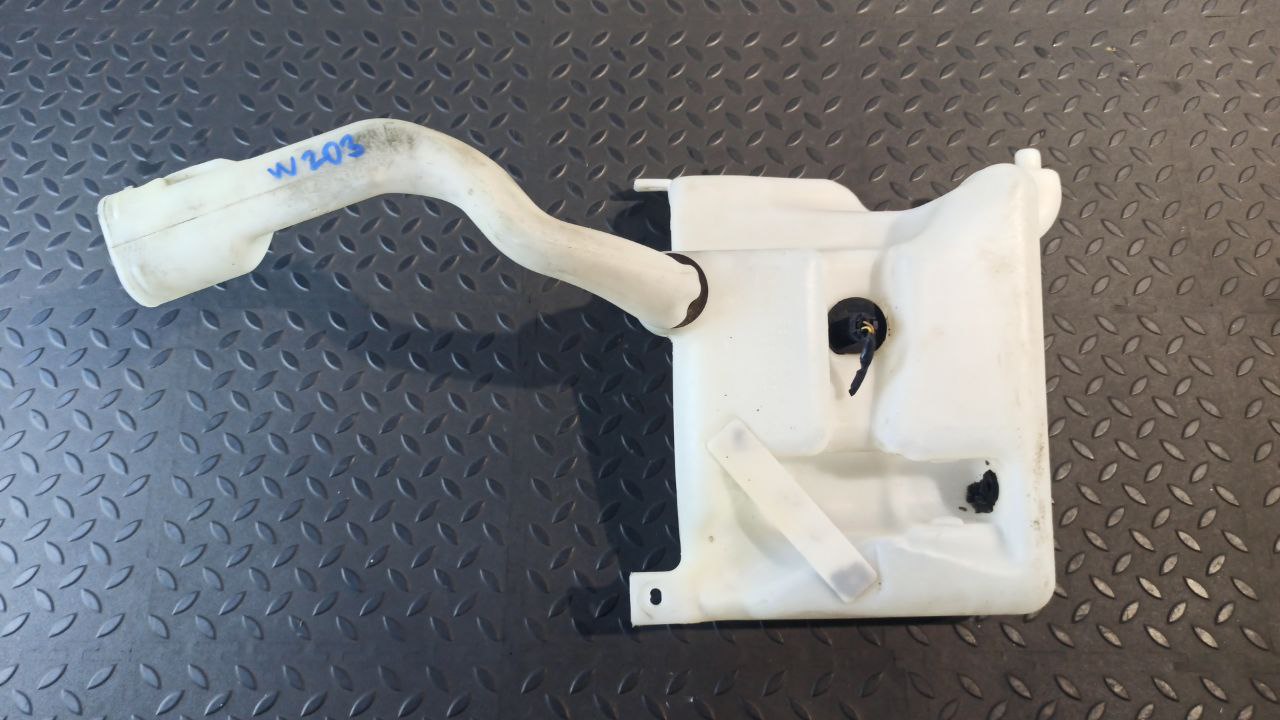 Бачок омывателя Mercedes C/W203 2000-2008