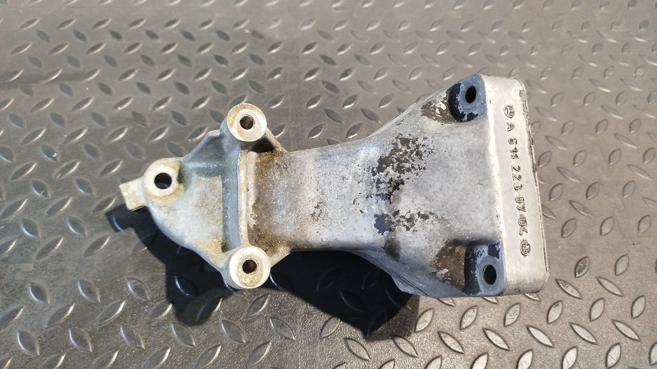 Кронштейн двигателя Mercedes C/W203 2000-2008