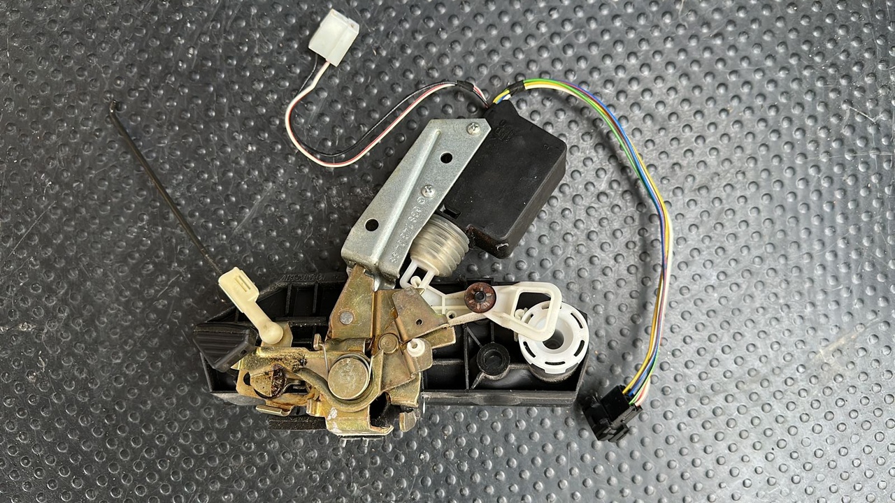 Ручка двери багажника Mercedes Vito/W638 1996-2003