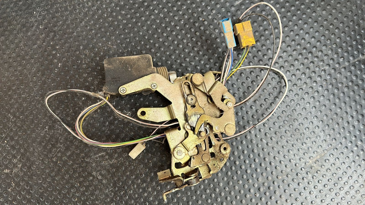 Замок двери сдвижной правый Mercedes Vito/W638 1996-2003