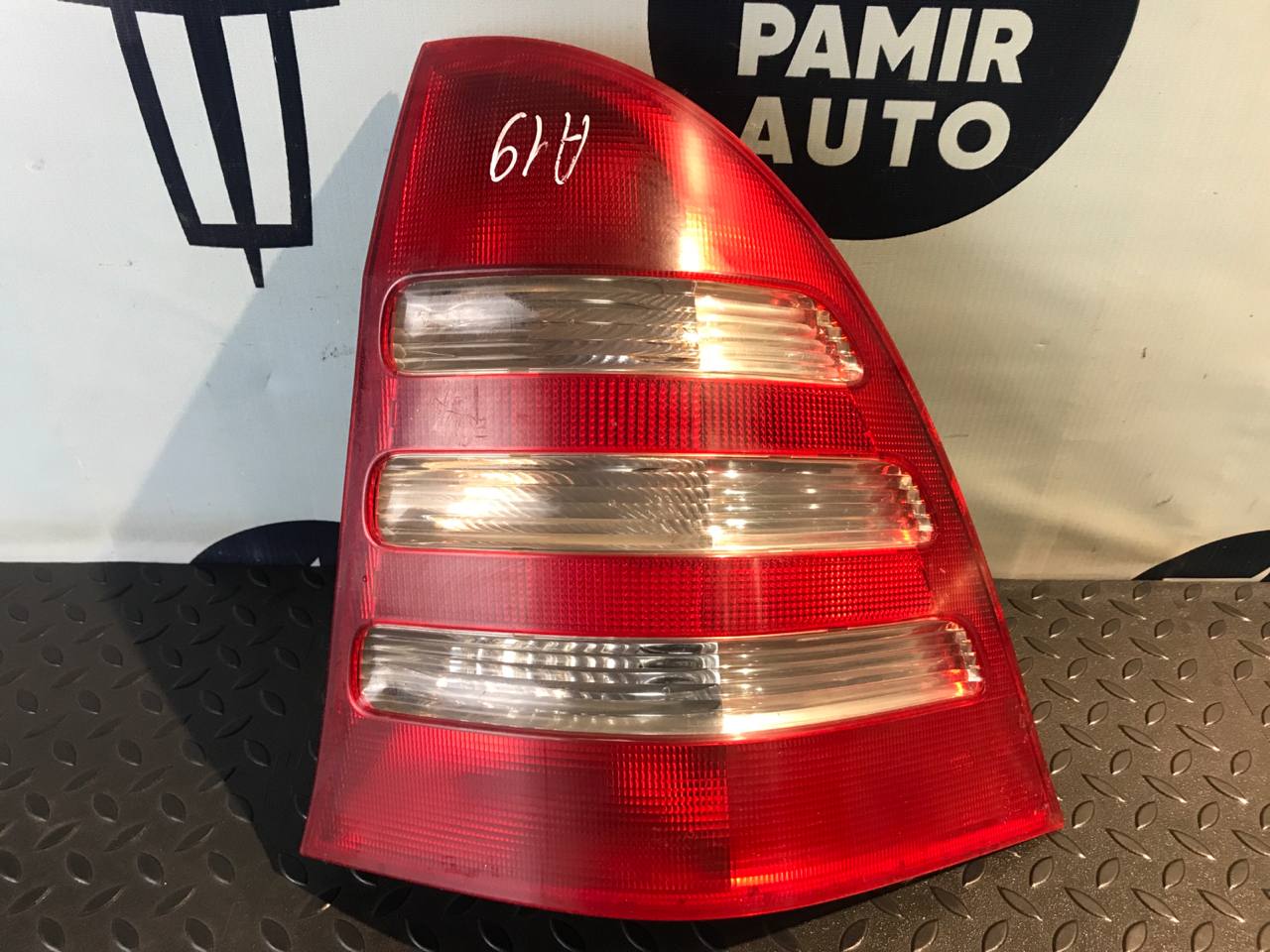 Фонарь задний правый Mercedes C/W203 2000-2008