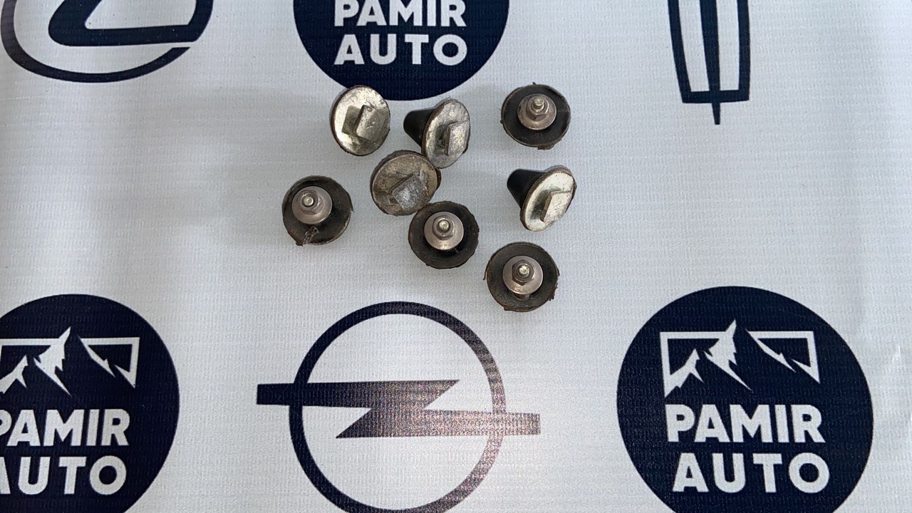 Винт накладки багажника Opel Astra/H 2004-2014