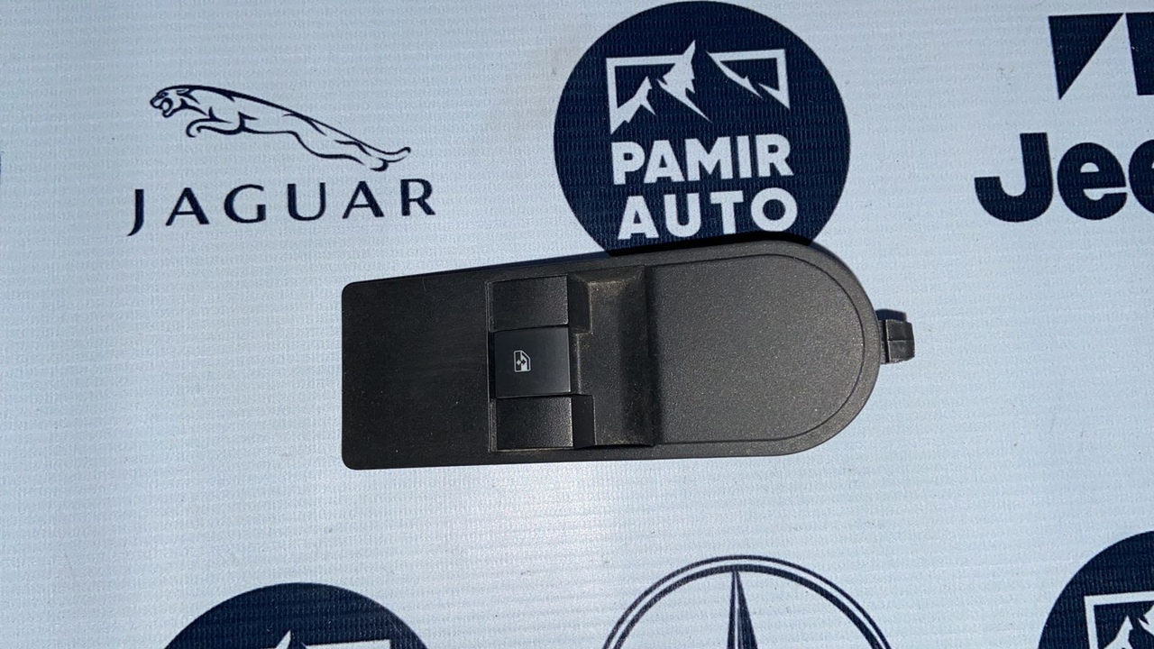 Кнопка стеклоподъемника передняя правая Opel Astra/H 2004-2014