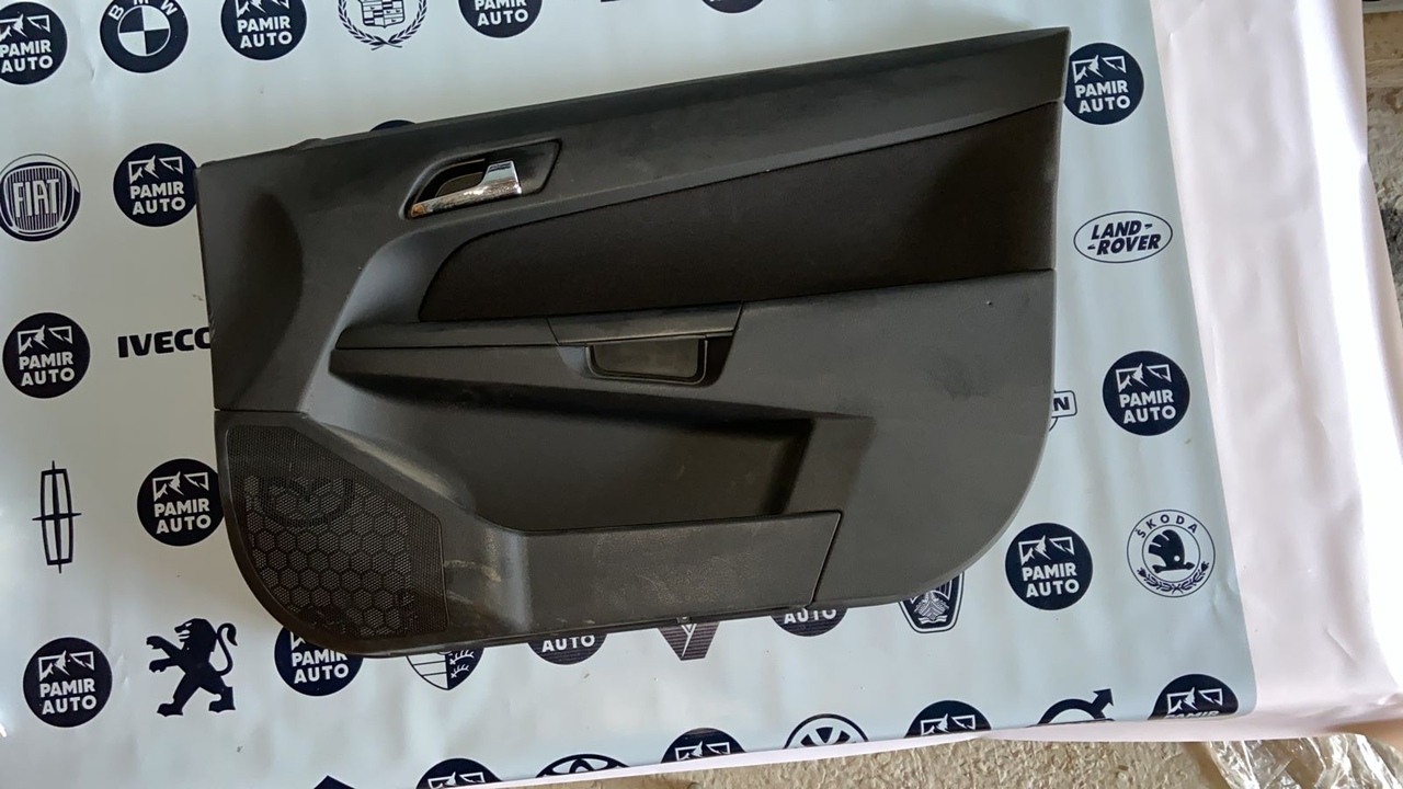 Обшивка двери передняя правая Opel Astra/H 2004-2014