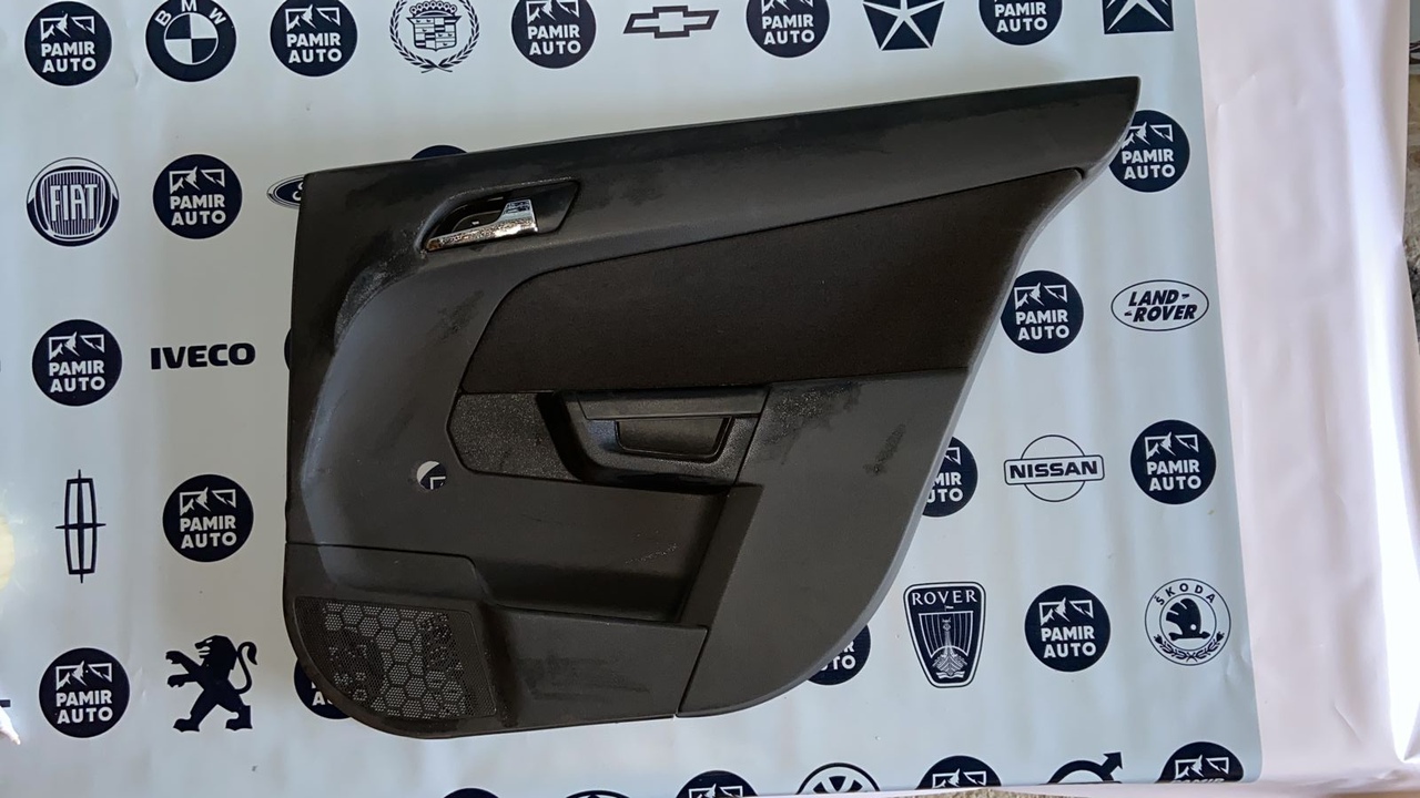 Обшивка двери задняя правая Opel Astra/H 2004-2014