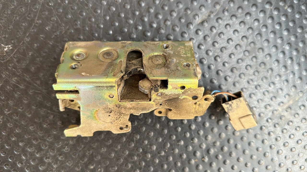 Замок двери сдвижной правый Mercedes Vito/W638 1996-2003