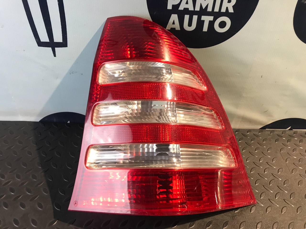 Фонарь задний правый Mercedes C/W203 2000-2008