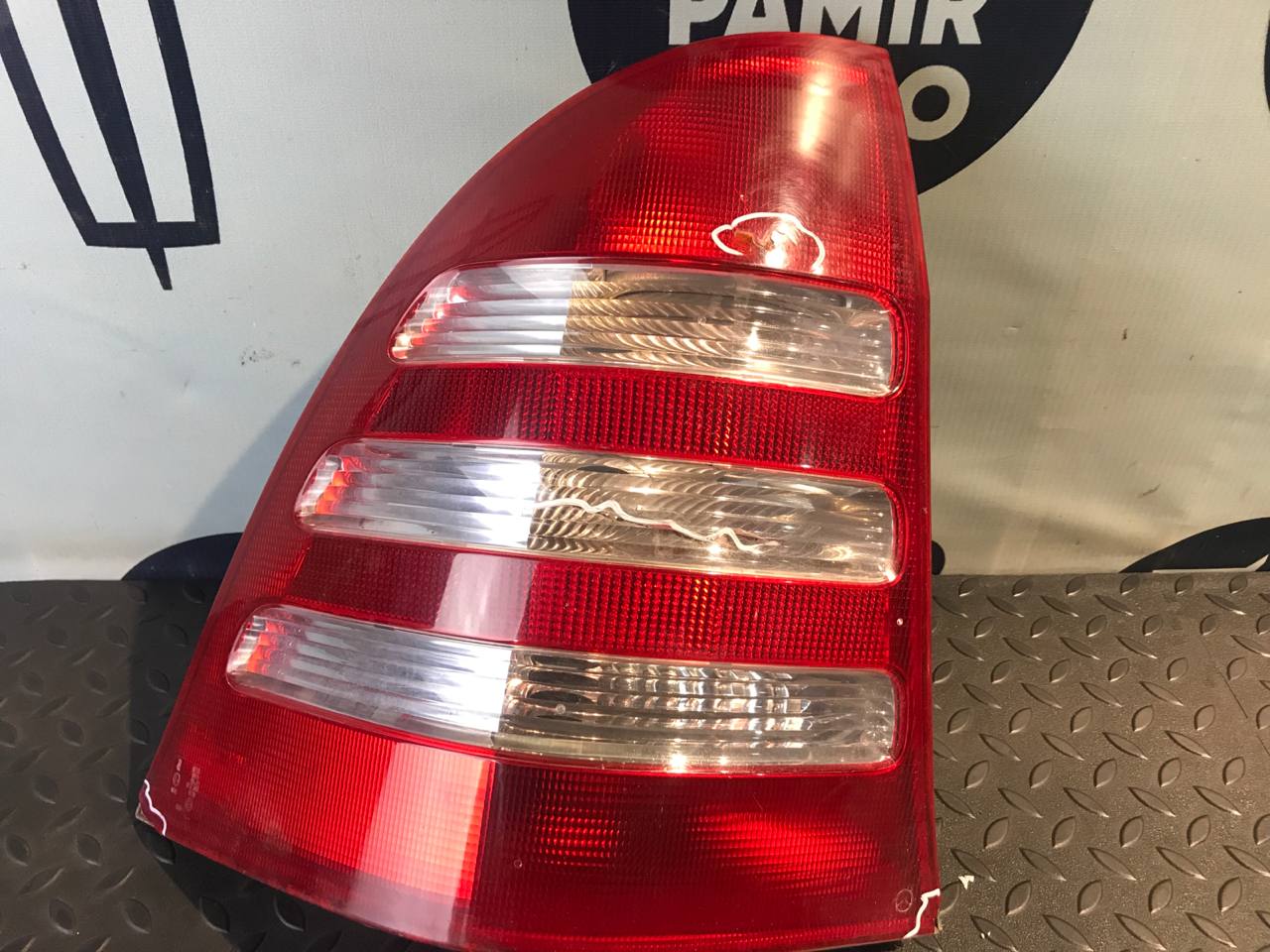 Фонарь задний левый Mercedes C/W203 2000-2008