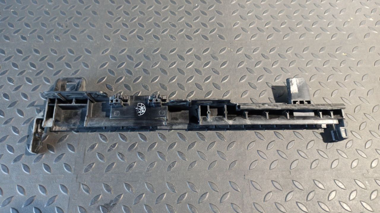 Кронштейн радиатора левый Mercedes C/W204 2006-2015