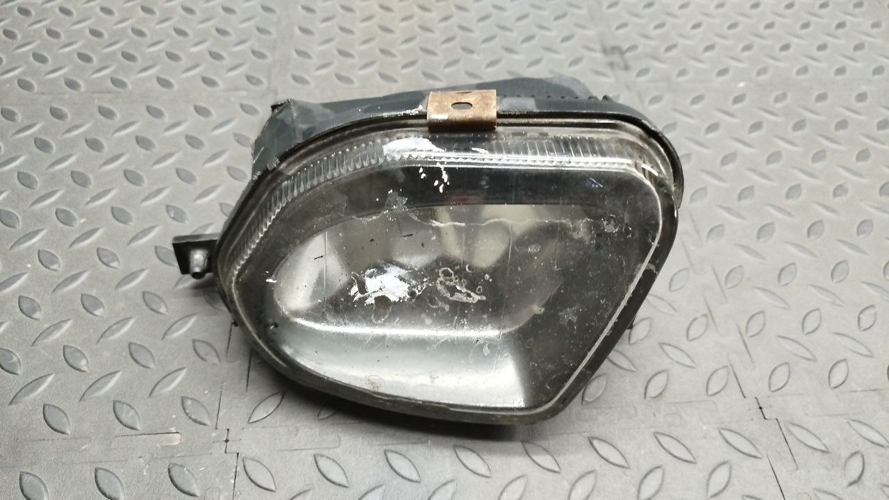 Фара противотуманная левая Mercedes E/W211 2002-2009