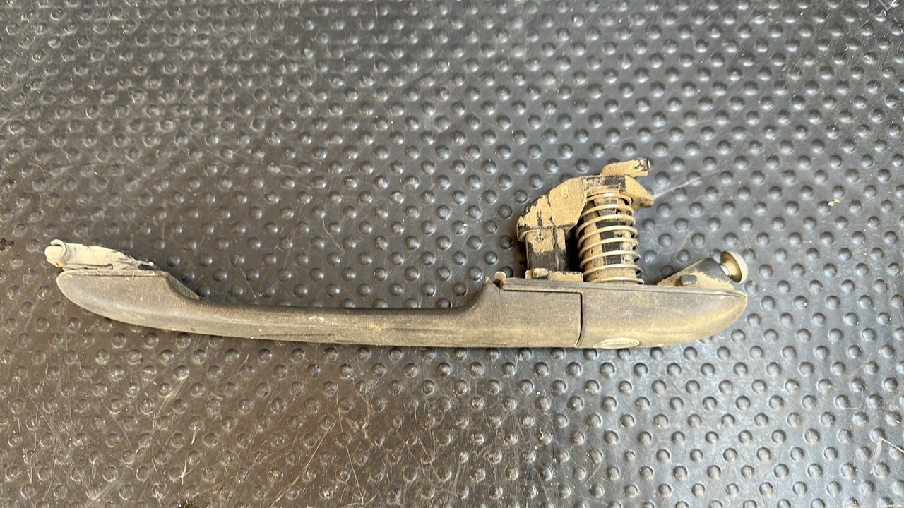 Ручка двери передняя левая Mercedes Vito/W638 1996-2003