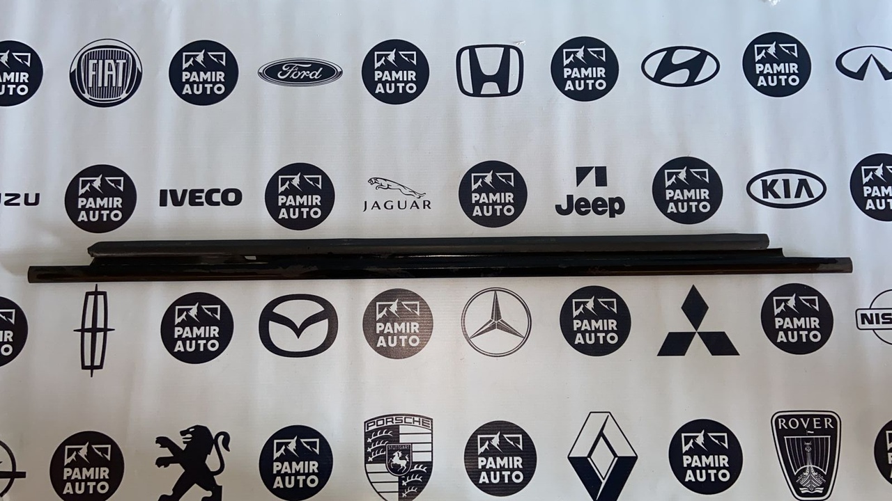 Уплотнитель двери задний правый Opel Astra/H 2004-2014