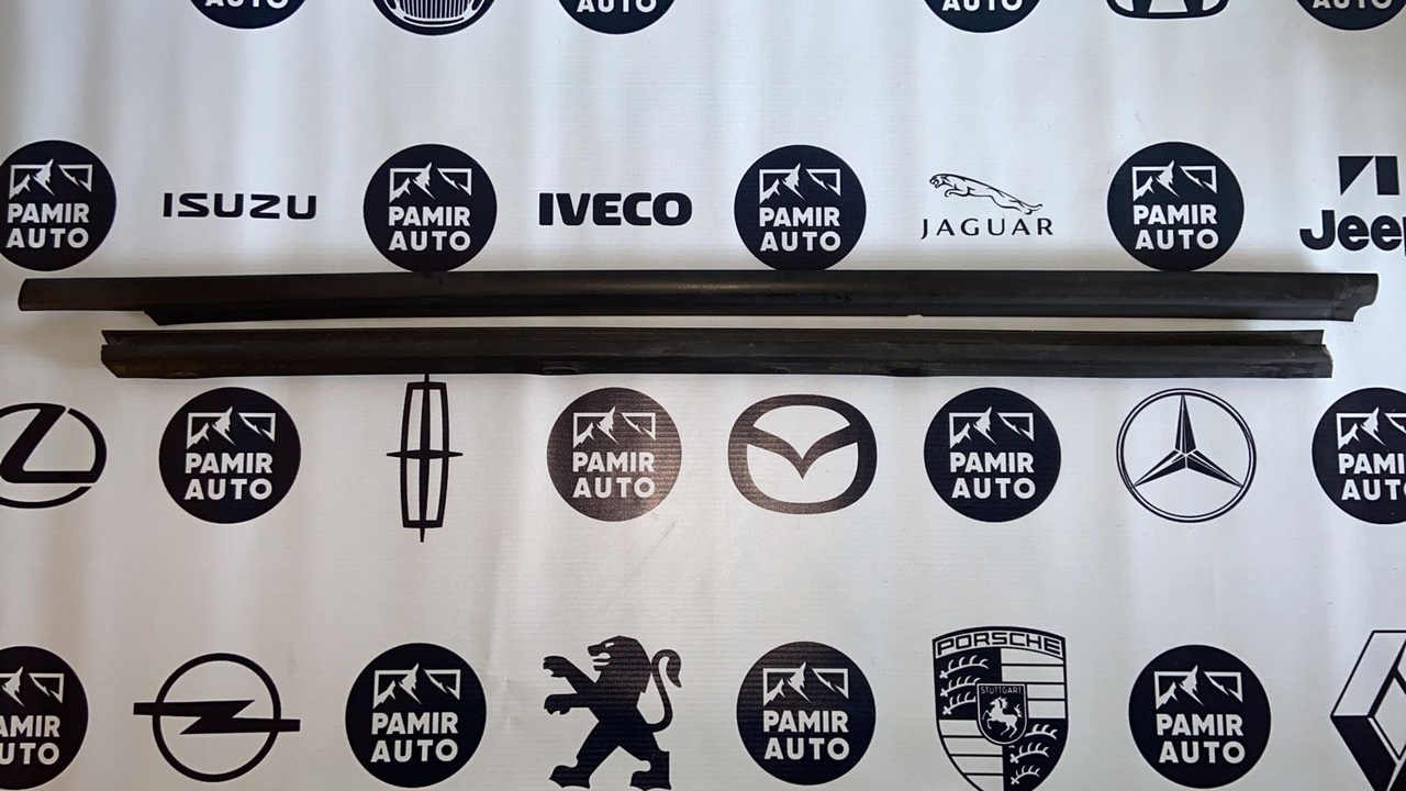 Уплотнитель двери передний левый Opel Astra/H 2004-2014