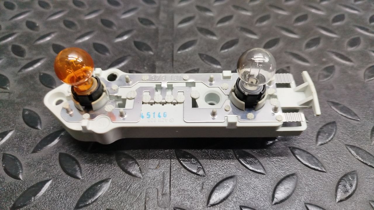 Плата заднего фонаря Mercedes E/W211 2002-2009